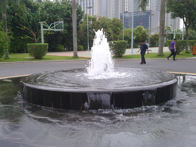 校园灵韵，假山为证